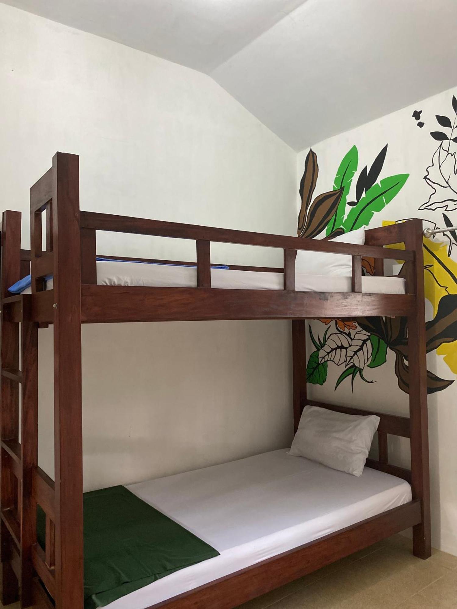 Zzz Hostel Banyuwangi  Exterior photo