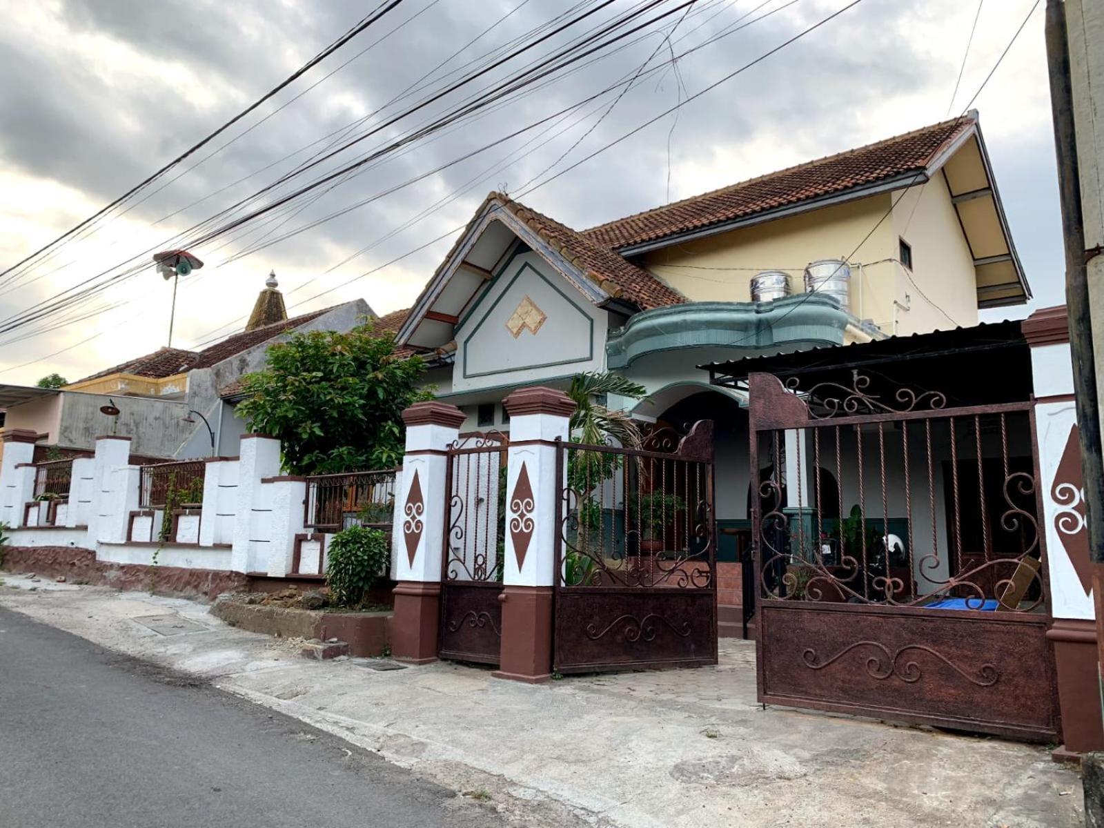 Zzz Hostel Banyuwangi  Exterior photo