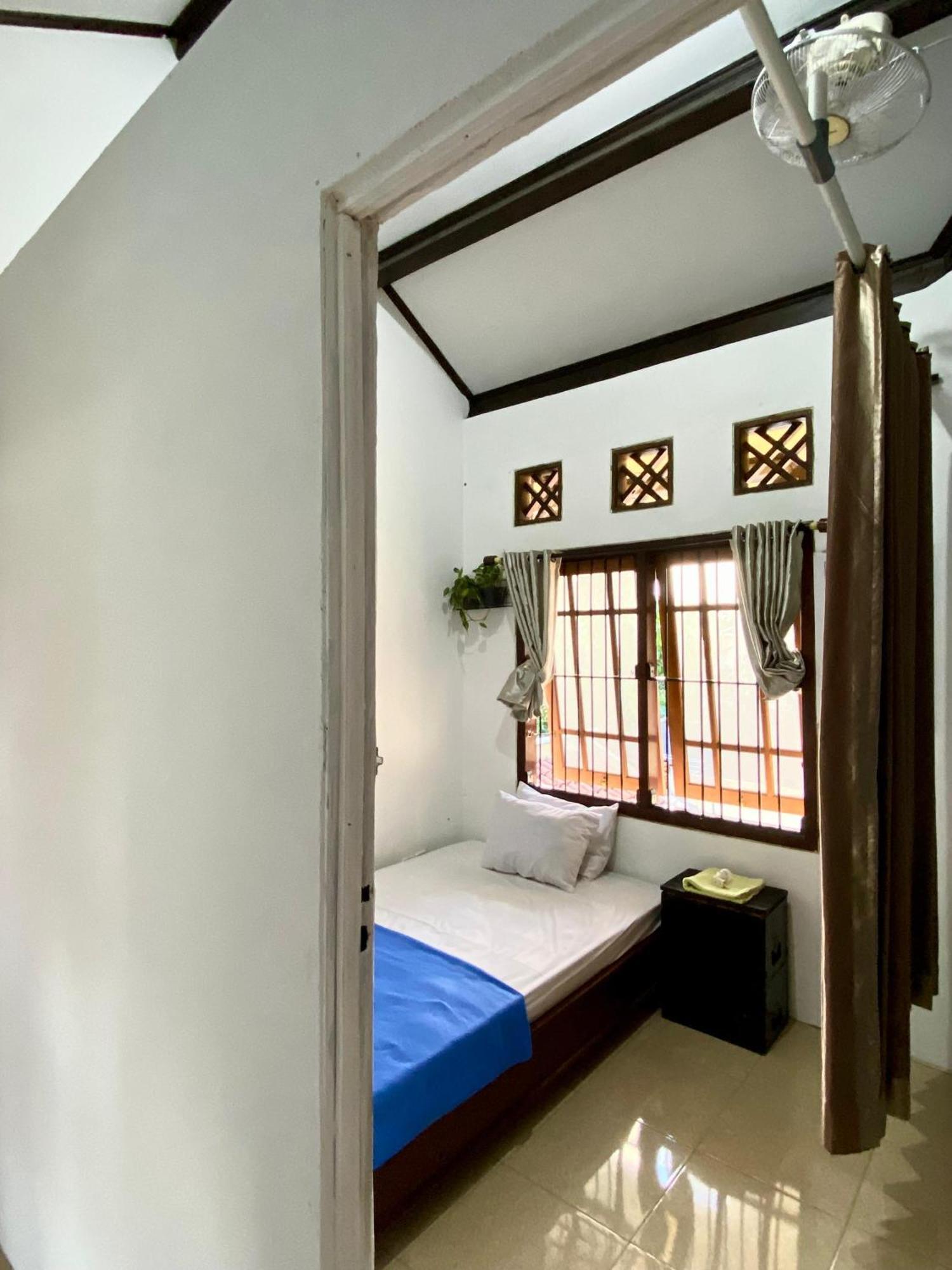Zzz Hostel Banyuwangi  Room photo